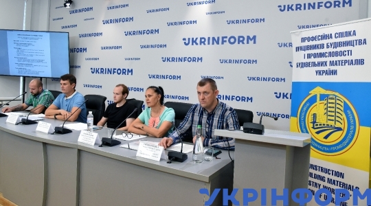 Кранівники України вимагають від працедавців забезпечення гідних умов праці