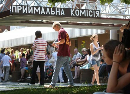 Уряд зробив крок назустріч студентам та викладачам вишів із зони АТО   