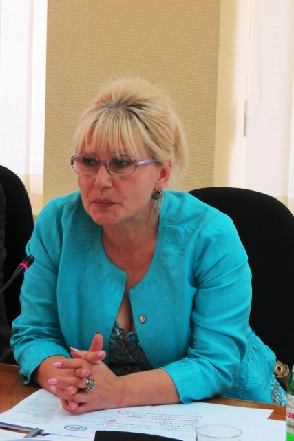 Тетяна Нікітіна: «Уряд намагається вирішувати проблеми держбюджету за рахунок простих працівників»