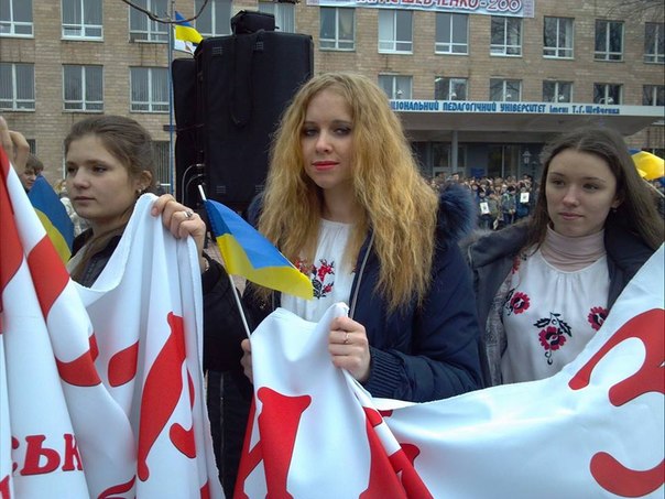 Студенти Чернігівського педуніверситету встановили рекорд з одночасного декламування віршів Тараса Шевченка