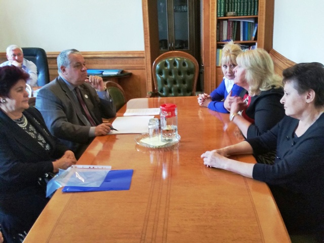АКЦІЯ. Профспілки: законодавча влада повинна враховувати права та інтереси людини праці