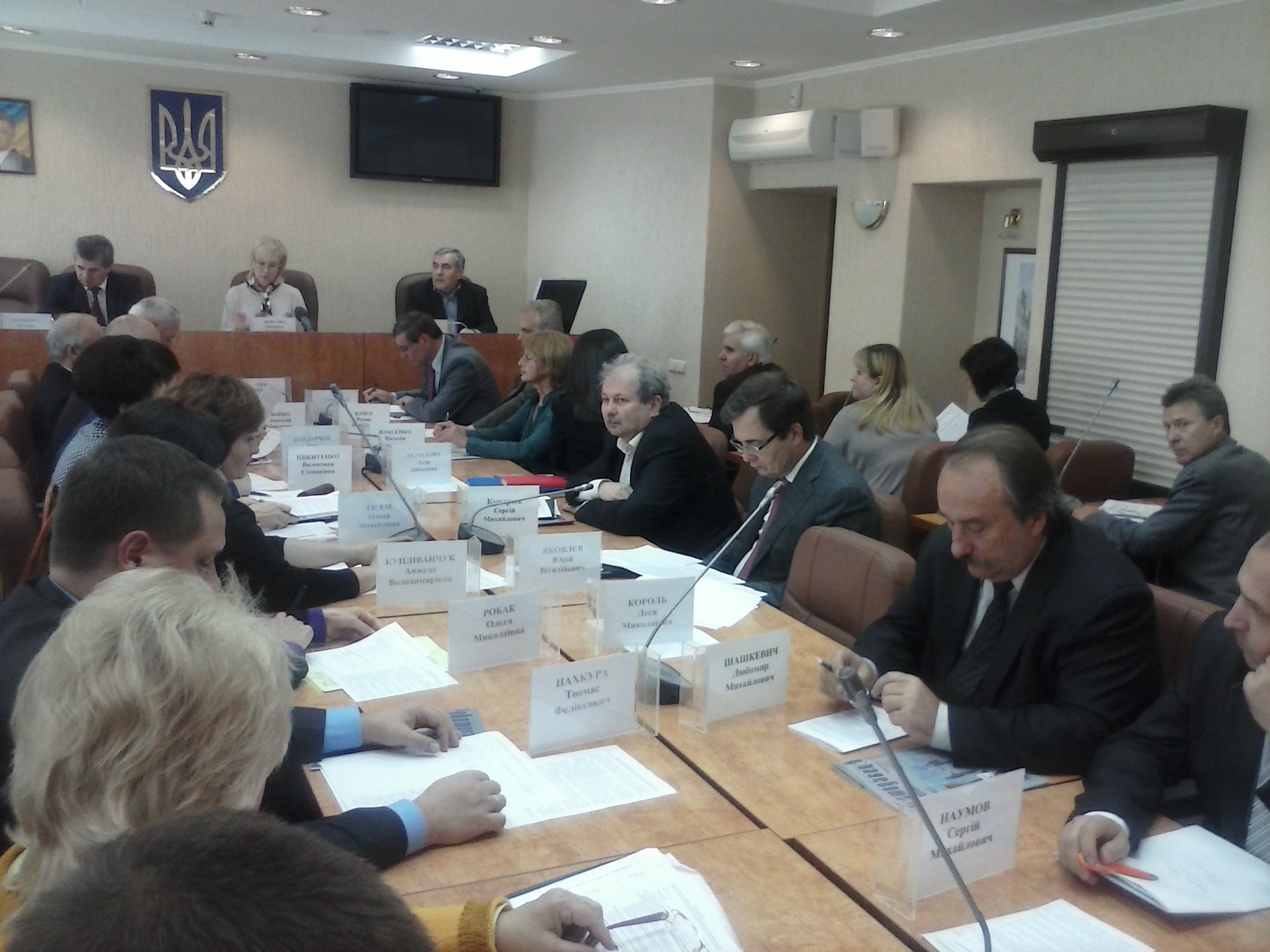 Чи зможе країна жити по-новому із старими зарплатними боргами?