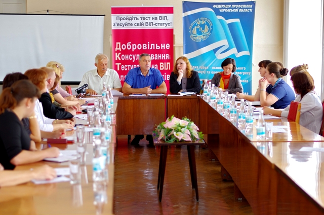 ГЛОБАЛЬНА ІНІЦІАТИВА МОП ЩОДО ВІЛ/СНІДУ  РЕАЛІЗУЄТЬСЯ НА ЧЕРКАЩИНІ