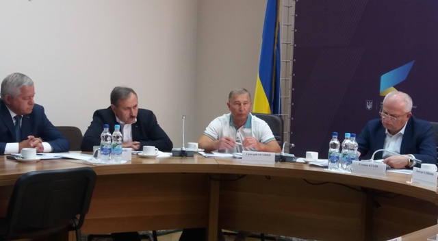 Промисловій політиці – особливу увагу Уряду, бізнесу і профспілок