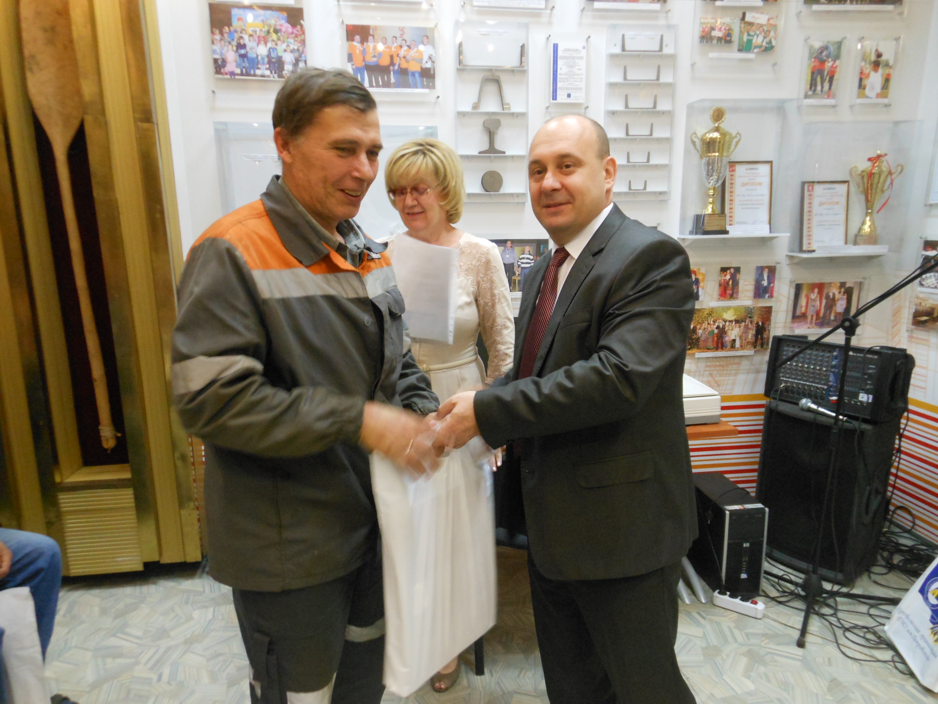 БУЛИ  І  Є В АВАНГАРДІ 