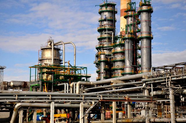 Профспілки вимагають відновити нефтепереробне виробництво в Україні