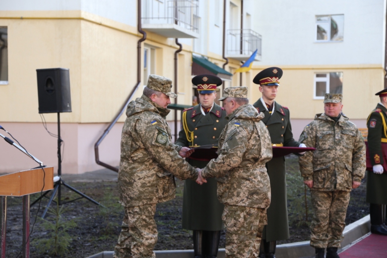 Інваліди-учасники АТО та сім’ї загиблих військових з числа внутрішньо переміщених осіб отримали право на житло