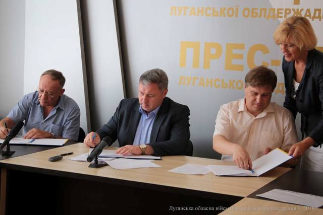 Підписано тристоронню угоду між Луганською ВЦА, профспілками та роботодавцями області