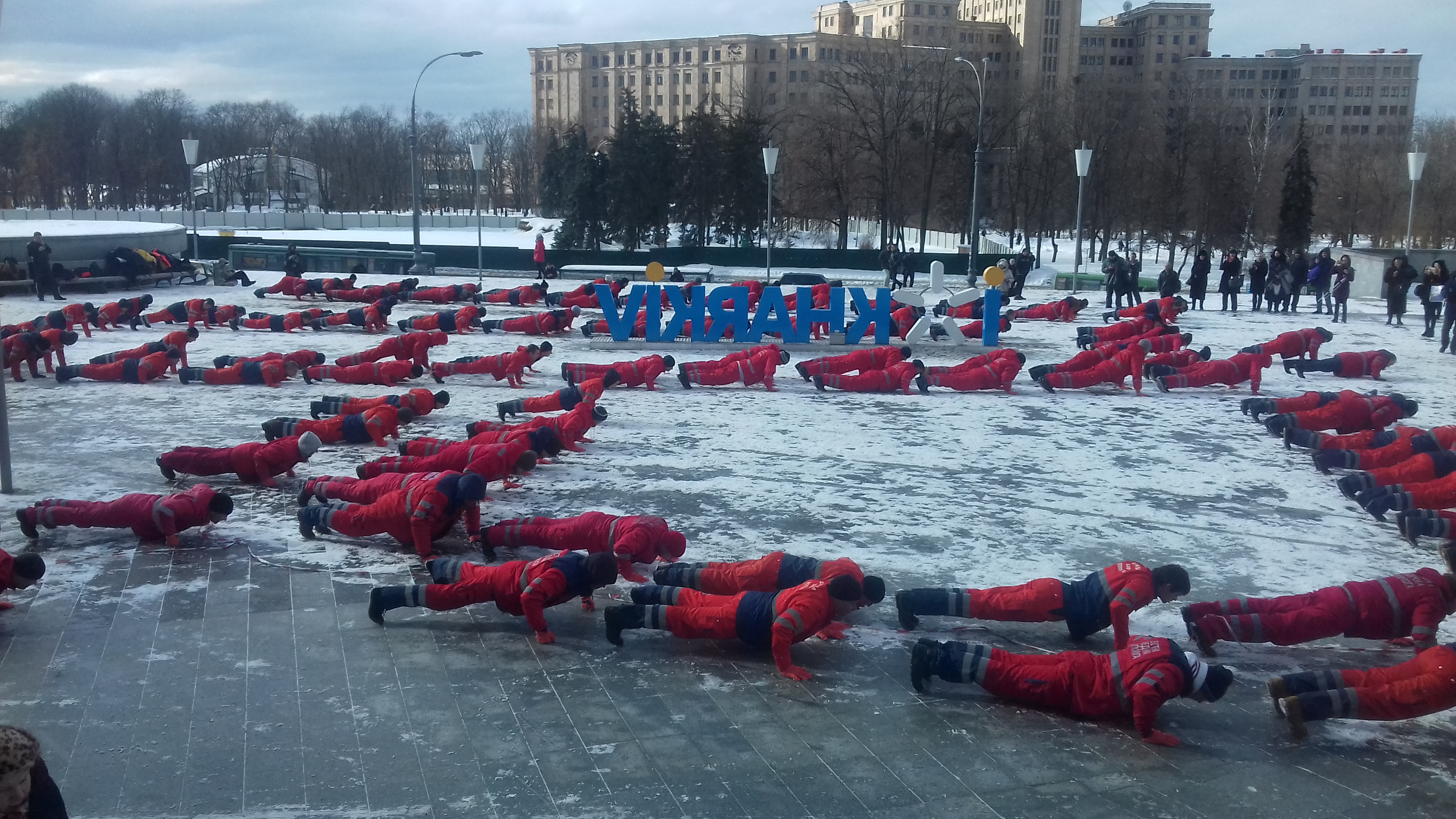 Працівники Екстреної медичної допомоги взяли участь у флешмобі 22 Pushup Challenge