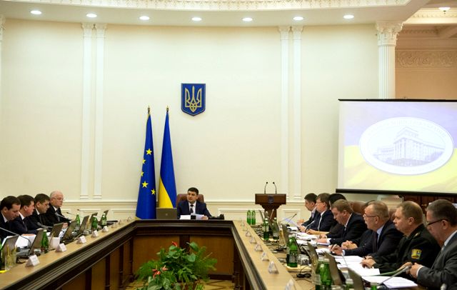 Володимир Гройсман: Одне з ключових завдань на 2017 рік - вищі заробітні плати для українців