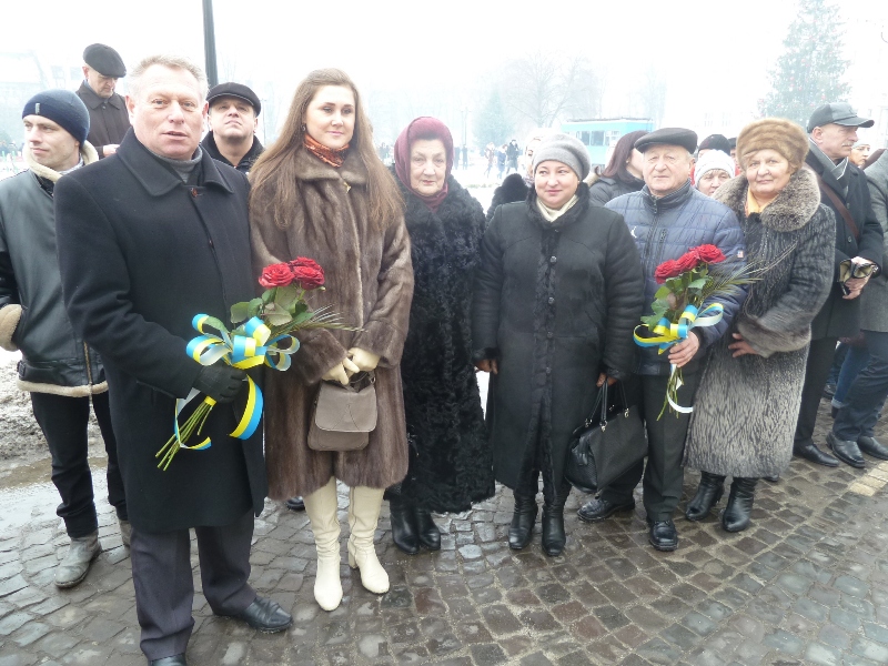 У День Соборності України відкрито пам’ятну дошку Михайлу Грушевському на Будинку профспілок у місті Ужгороді