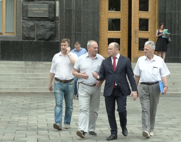 Працівники Сєвєродонецького АЗОТУ отримали зарплати після перемовин представника профспілок Сергія Капліна з урядовцями та роботодавцями
