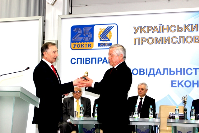 УСПП відзначає 25-річчя. Зі святом соціальних партнерів привітав Голова ФПУ Григорій Осовий   