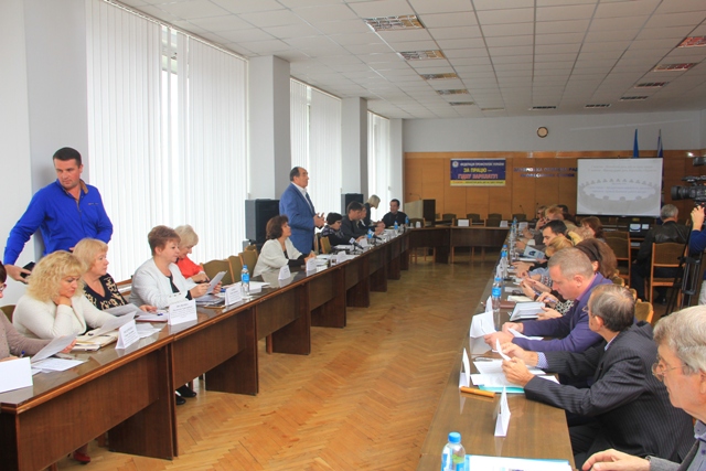 В Запорізькій обласній раді профспілок пройшло засідання круглого столу присвяченого 10 річниці Всесвітнього дня дій за гідну працю та Міжнародному дня боротьби з бідністю