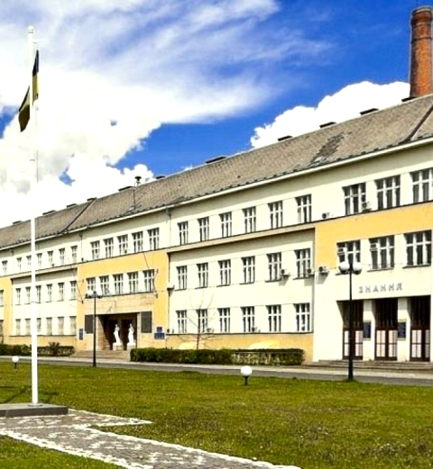  ГАРЯЧА ТЕМА. В Ужгороді здійснено спробу рейдерського захоплення Будинку профспілок!