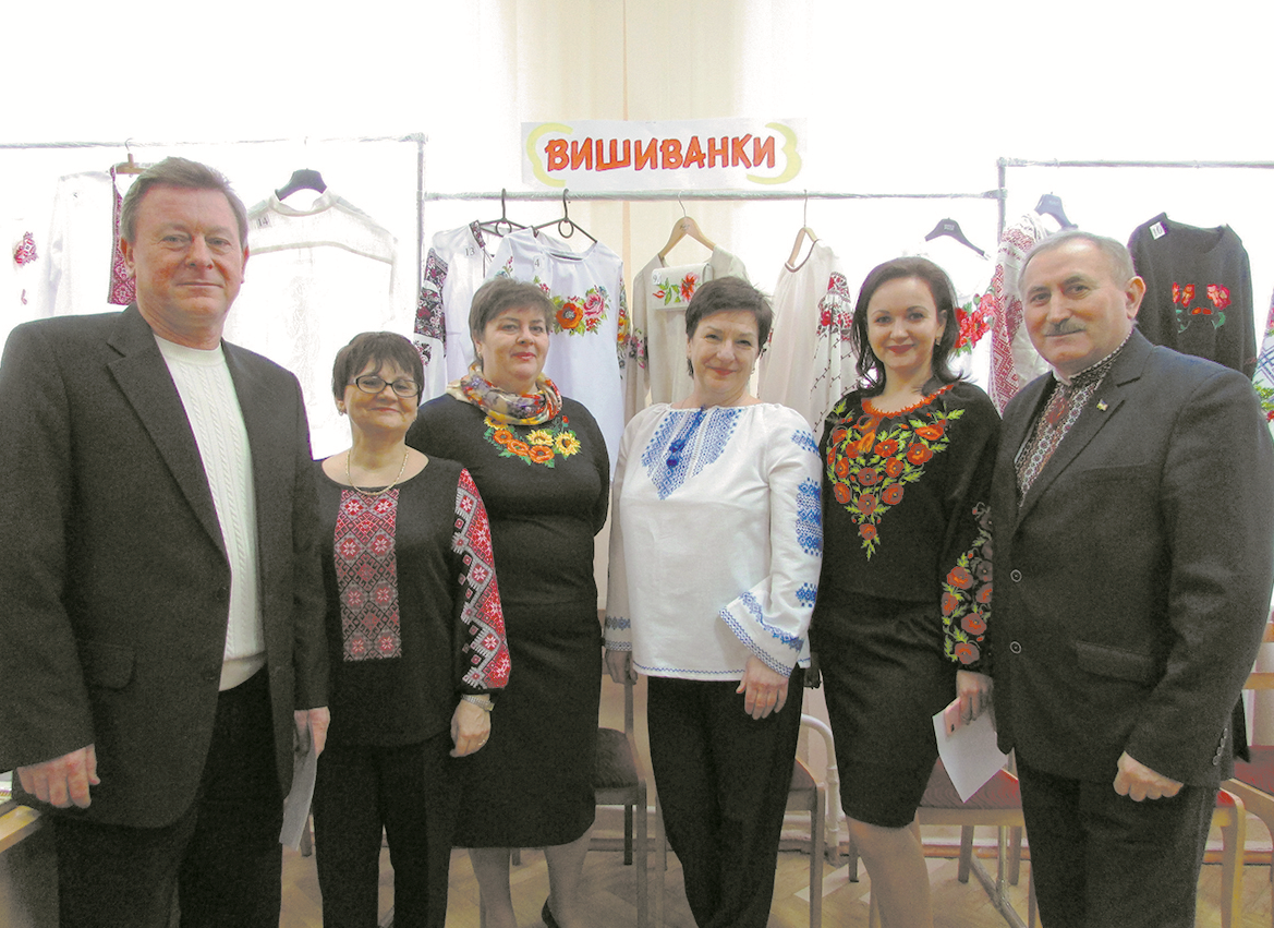 ВИСТАВКА-КОНКУРС. ВИШИВАЙТЕ СОБІ НА ВТІХУ, А  ЛЮДЯМ НА РАДІСТЬ