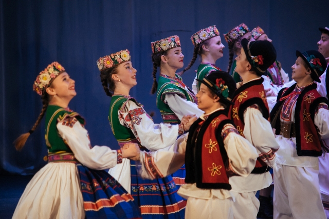 Закарпатському ансамблю танцю «Веселка» - 25