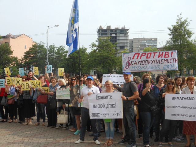 ПРОФСПІЛКИ І ГРОМАДСЬКІСТЬ – ПРОТИ  ЧИНОВНИЦЬКОГО СВАВІЛЛЯ 