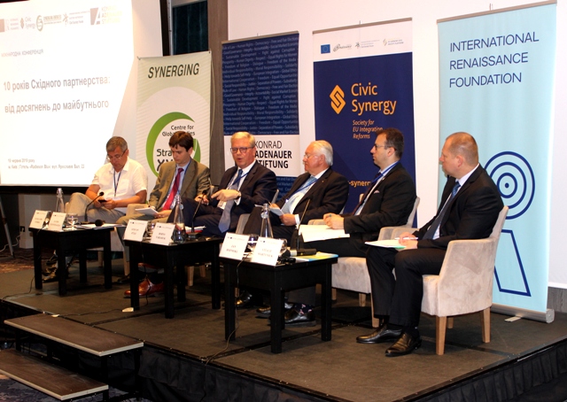 Експерти розказали, як має змінитися політика ЄС щодо Східного партнерства, а також оцінили євроінтеграційні успіхи України
