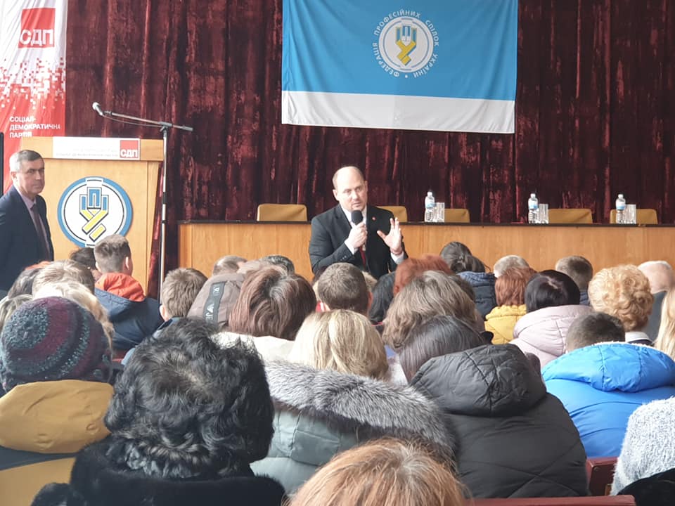 Профспілки Черкащини знайомляться із програмами кандидатів у Президенти України