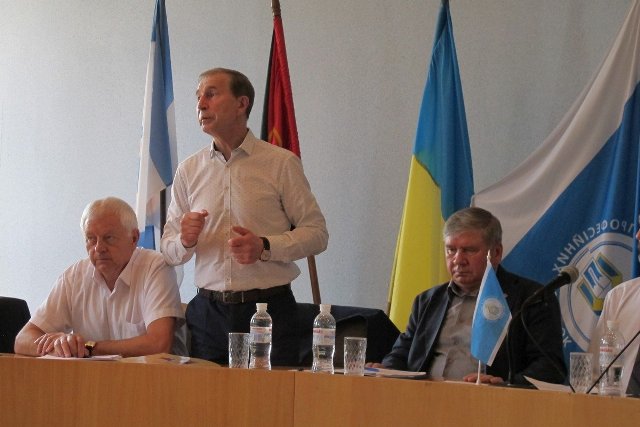 Про виконання прийнятих рішень та головні завдання