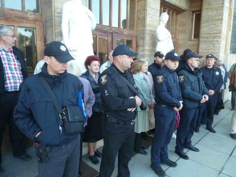 Чергову рейдерську атаку знову зупинили профспілки Закарпаття 