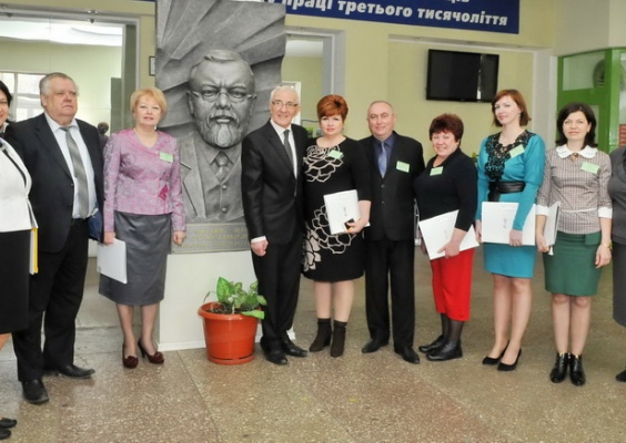 Не дамо знищити Донецький національний університет економіки і торгівлі