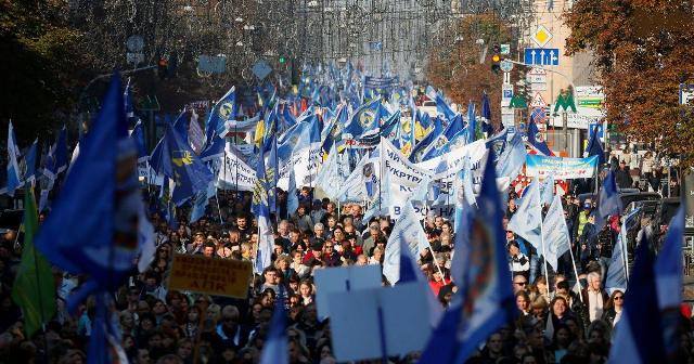 Демократия или феодализм? Как разрешится конфликт украинского правительства с профсоюзами
