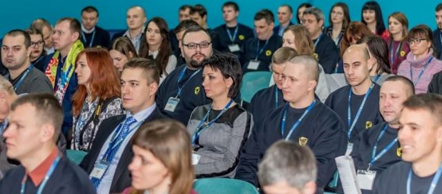  Візьми участь у міжнародному навчальному курсі для молоді "Лідери майбутнього"!
