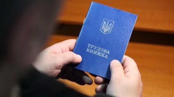 Пенсійне питання: 60-річні українці ризикують лишитися без виплат