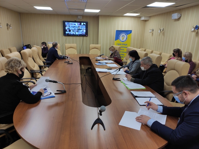 Нарада профспілок: масове вивільнення працівників та порушення їхніх трудових прав – наслідки неефективної реалізації владою адміністративно-територіальної реформи