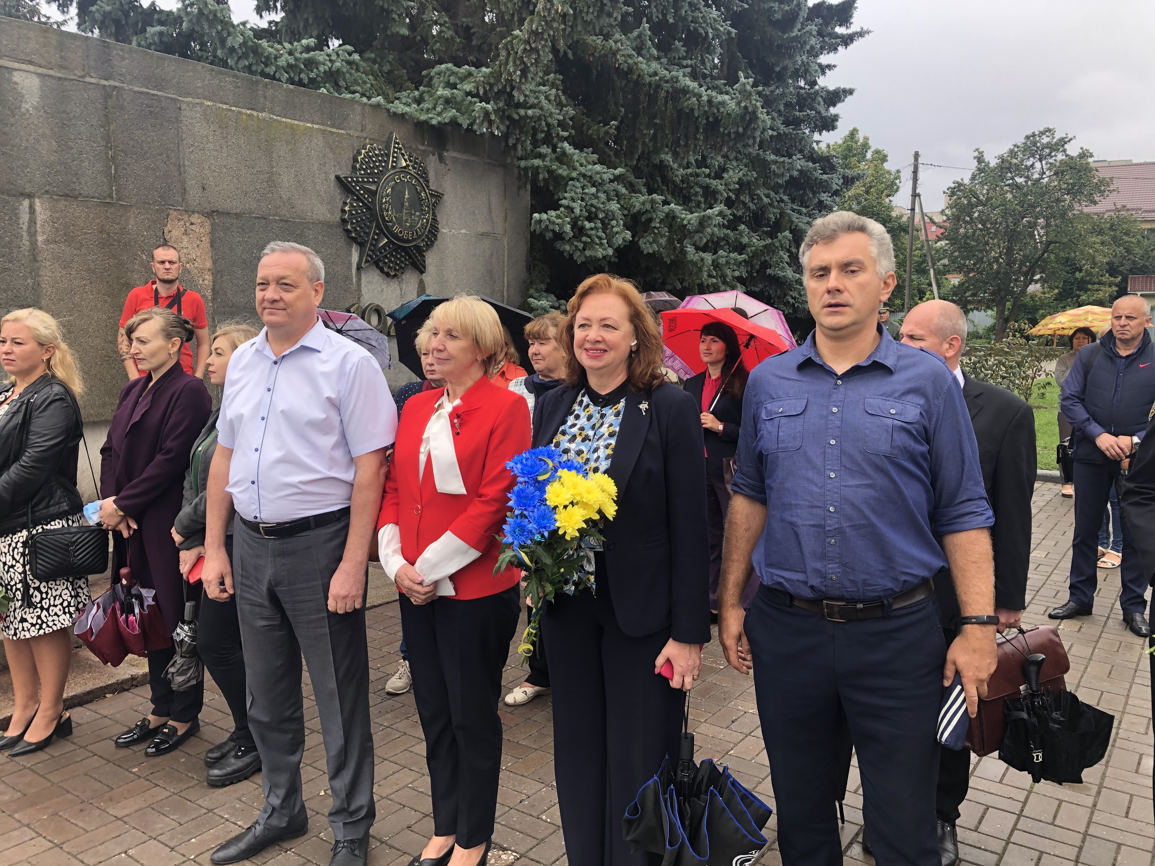 Віддати шану героям!