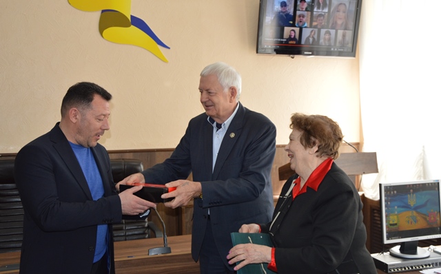 ДНІПРОПЕТРОВЩИНА. Привітали з професійним святом   
