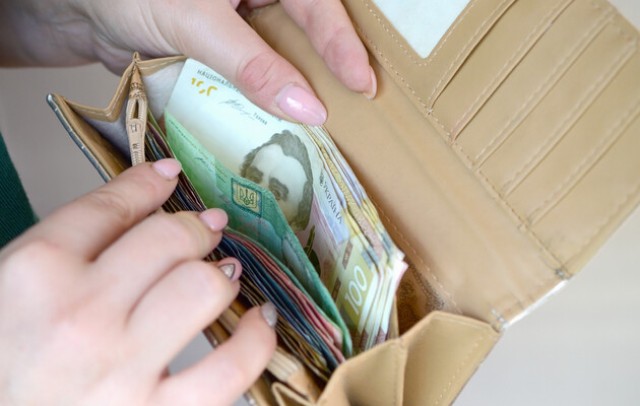 ЗМІ ПРО ПРОФСПІЛКИ. Розпочалися переговори щодо розміру мінімальної зарплати на 2023 рік: чого чекати?