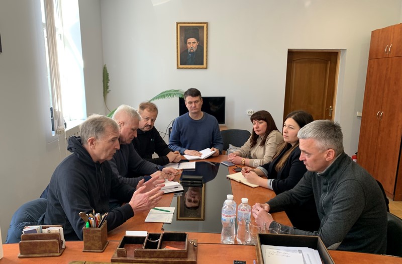 Допомога біженцям і переміщеним особам майновим комплексом профспілок 