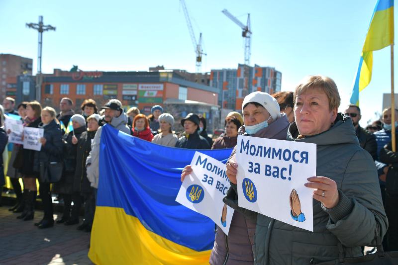Рівненські атомники підтримують своїх колег із Запорізької АЕС 