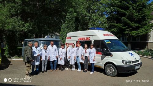 Авто для фронту від снятинських медиків 