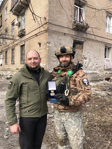 НАШІ ГЕРОЇ-ПРОФСПІЛЧАНИ. Військовий медик «Сокіл» на передовій отримав медаль "За заслуги перед Прикарпаттям"
