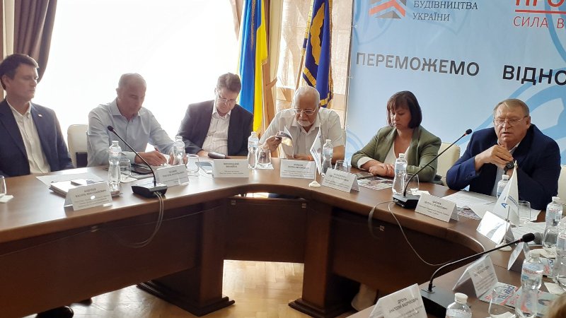 ДО ДНЯ БУДІВЕЛЬНИКА. ВІДВЕРТА РОЗМОВА ПРО ВІДБУДОВУ УКРАЇНИ