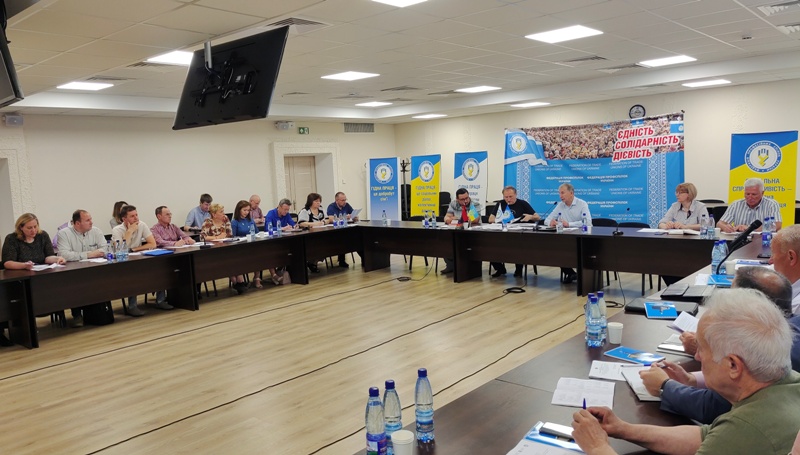 КРУГЛИЙ СТІЛ. Розгорнуто дискусію з питань організаційної побудови профспілок і збереження потенціалу профорганізацій у сучасних умовах