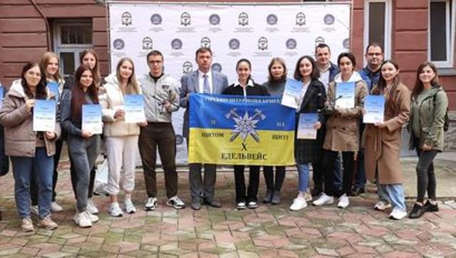ПРИКАРПАТТЯ: Студенти медичного університету передали дрони на передову