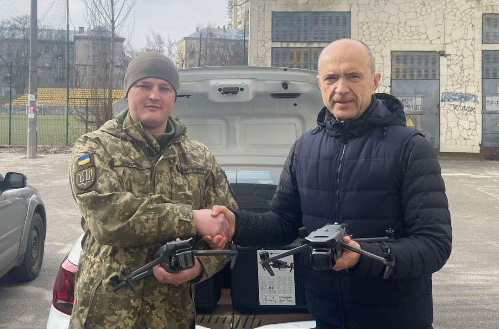 Профспілка освітян столиці передала 100 дронів для ЗСУ
