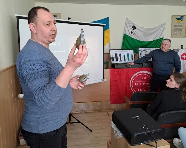 За участі профспілок Київщині проведено тренінги з інформування населення про мінну небезпеку