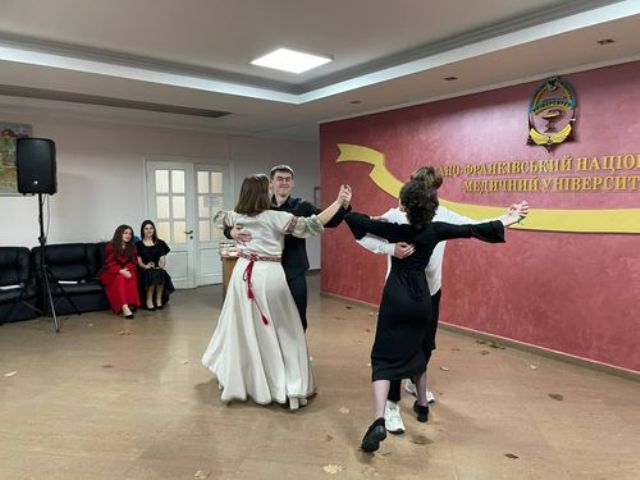 благодійний студентський бал