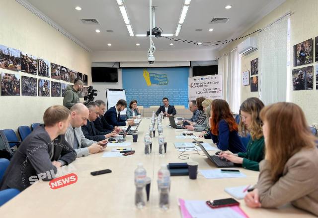 Україна: "Тисячі українських журналістів залишаються в професії завдяки міжнародній журналістській солідарності"