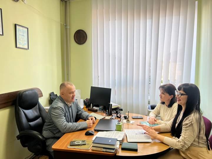 ПРИКАРПАТТЯ: Стан соціально-трудових відносин в освітніх закладах області стабільний