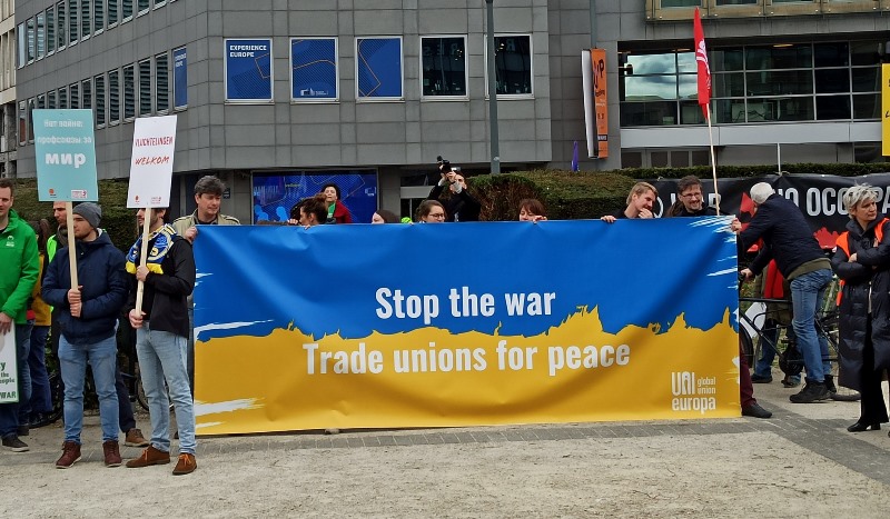 АНОНС. Готується до друку журнал «Бібліотечка голови профспілкового комітету» №02/2024 на тему: «Профспілки у віхах змін: підводний світ європейських профспілок» 