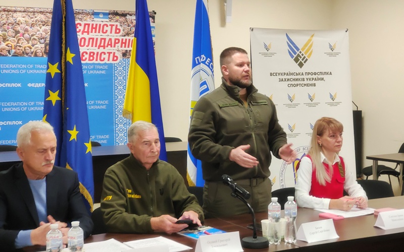 Профспілки у співпраці з представниками влади і громадськості обговорили практику і перспективи соціального захисту українських військових 