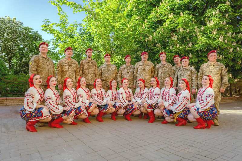 «Жовтневий палац» - митці на шляху до Перемоги 