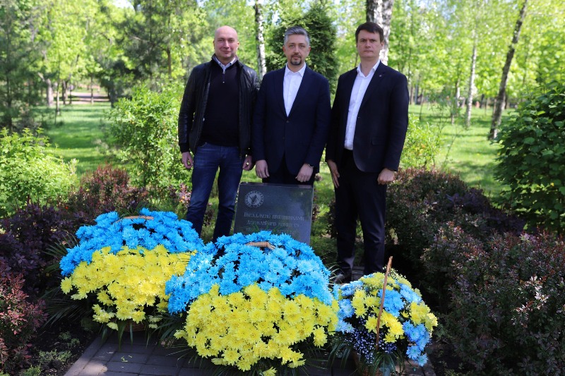 Покладання квітів на Алеї загиблим на виробництві у Києві